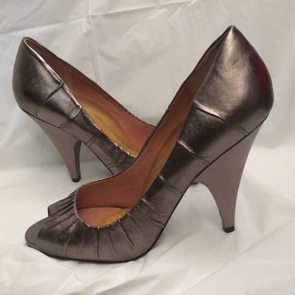 Ladies’ Vince Camuto Peep-toe Steel VC-ARA Pumps (9-1/2B) - Picture 13 of 15